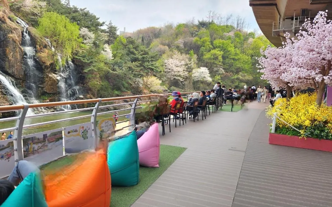 Stay Yeo Yu Seoul 0*,